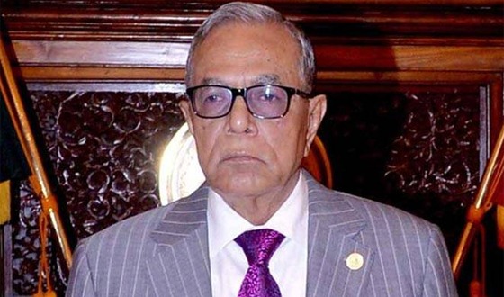 গভীররাতে দেশ ছাড়লেন সাবেক রাষ্ট্রপতি আবদুল হামিদ