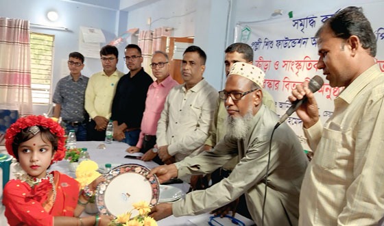 মান্দায় সাংস্কৃতিক প্রতিযোগিতায় বিজয়ী শিশুদের পুরস্কার বিতরণ