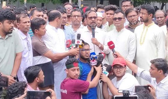 দাবি আদায় ছাড়া পিছিয়ে যাওয়ার কোনো সুযোগ নেই: অধ্যাপক রইছ