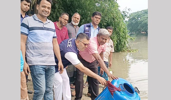 অর্ধকোটি টাকার জব্দকৃত চিংড়ি রেনু অবমুক্ত
