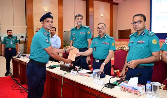 ডিএমপি'র মাসিক অপরাধ সভায় শ্রেষ্ঠ সার্জেন্ট তানভীর