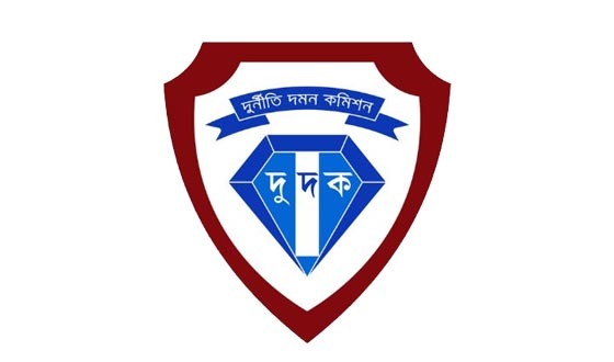 দুদকের সাবেক তিন চেয়ারম্যান ও এক সচিবের বিরুদ্ধে মামলার আবেদন