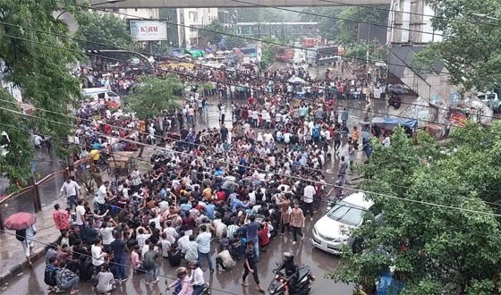 শাহবাগ ছেড়েছে ছাত্রদল, অবরোধ শেষে যান চলাচল স্বাভাবিক