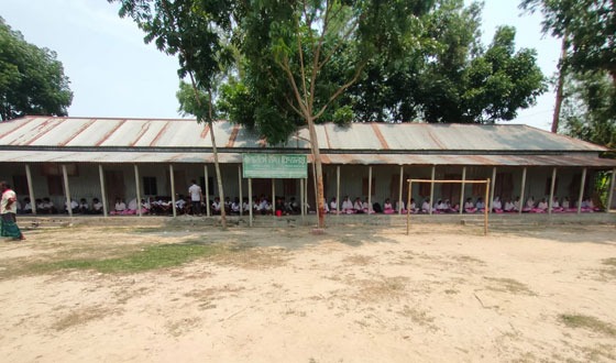 সাটুরিয়ায় বিদ্যালয় স্থানান্তর দন্ধের অবসান, প্রধান শিক্ষক বরখাস্ত