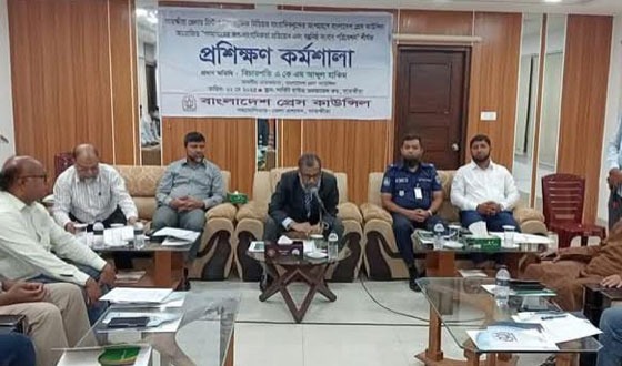 অপ-সাংবাদিকতা প্রতিরোধে সাতক্ষীরায় সাংবাদিকদের প্রশিক্ষণ
