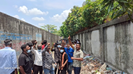 টঙ্গীতে কারখানার ঝুট নামানোকে কেন্দ্র করে দু'গ্রুপের ধাওয়া-পাল্টা ধাওয়া