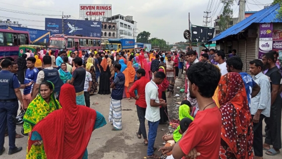 কালিয়াকৈরে শ্রমিক বিক্ষোভ ঠেকাতে পুলিশের লাঠিচার্জ ও টিয়ারসেল নিক্ষেপ