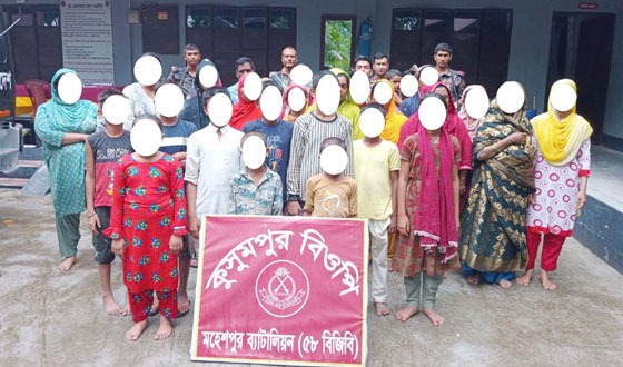 মহেশপুর সীমান্তে ৬৭ জন আটক