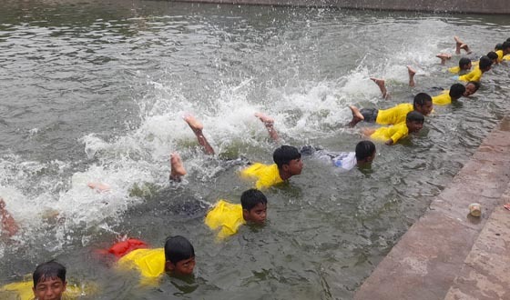 টাঙ্গাইলে ২১ দিনের সাঁতার প্রশিক্ষণ শুরু