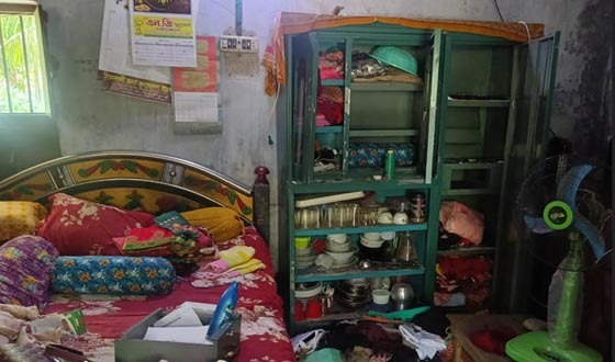 কালীগঞ্জে দিবালোকে বাড়ীতে চুরি