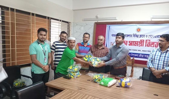বরগুনায় ক্রিড়া সামগ্রী বিতরন