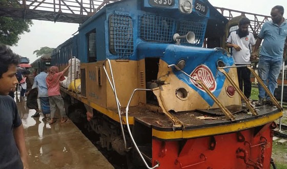 বড় দূর্ঘটনা থেকে রক্ষা পেল কালনী এক্সপ্রেস