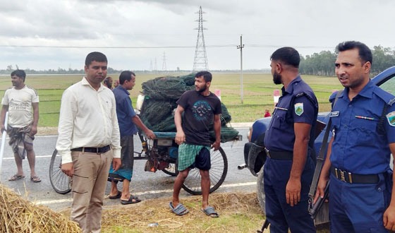 রাণীনগরে চায়না দুয়ারী জাল জব্দ করে ভস্মিভূত