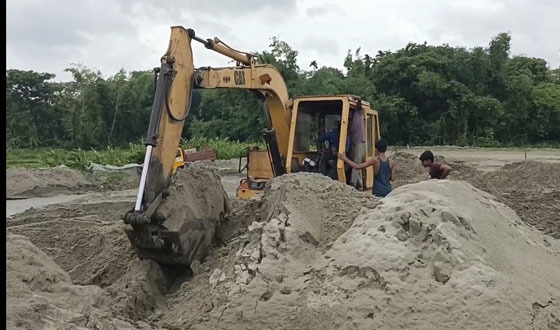 সেনবাগে প্রাকৃতিক গ্যাসের সন্ধান, কুপ খননে চলছে নির্মান কাজ