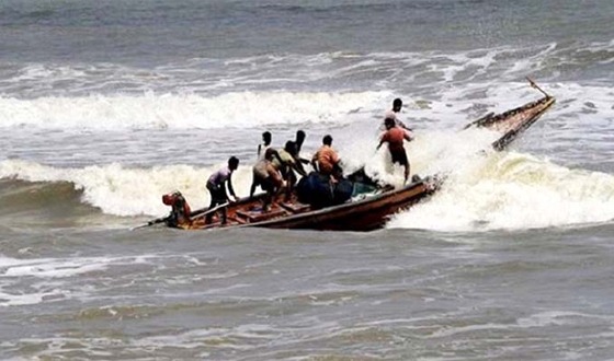 মেঘনায় ট্রলারডুবি, নিখোঁজ ১৯