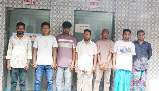 আ’লীগের ঝটিকা মিছিল, কুমিল্লায় গ্রেফতার ৫০