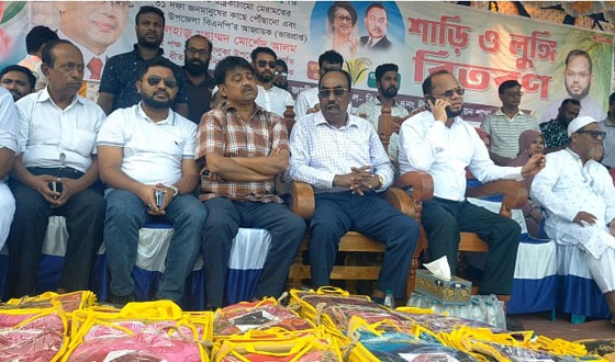 ভালুকায় ১০হাজার শাড়ি-লুঙ্গী বিতরণ করলেন মনোনয়ন বঞ্চিত নেতা
