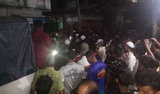 চাঁদপুর ইসলাম নিয়ে কটুক্তির অভিযোগ, হিন্দু তরুন আটক: পুলিশসহ আহত ১০