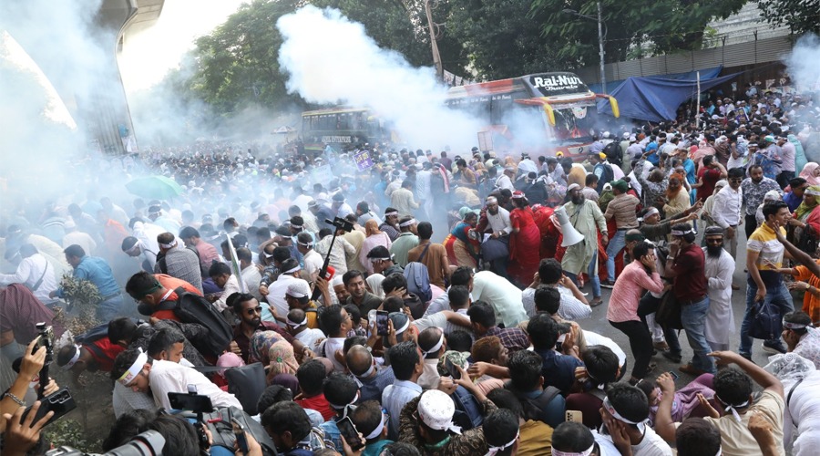 সারাদেশে রোববার থেকে অনির্দিষ্টকালের জন্য প্রাথমিক শিক্ষকদের কর্মবিরতি