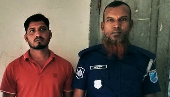আগৈলঝাড়ায় ৩ মাদক ব্যবসায়ী গ্রেফতার