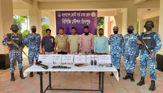 চাঁদপুরের মোহনপুরে ডাকাত কিবরিয়া'র ৫ সদস্য অস্ত্র ও অর্থসহ আটক