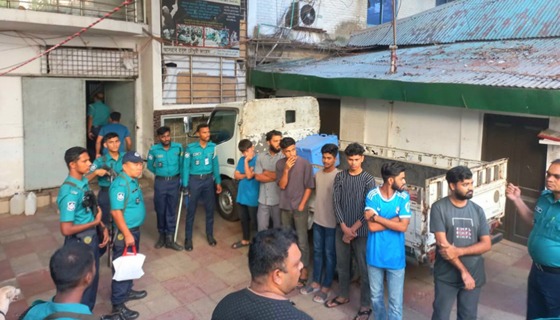 সাবেক মন্ত্রী নওফেলের চট্টগ্রামের বাসায় পুলিশের অভিযান, আটক ৭