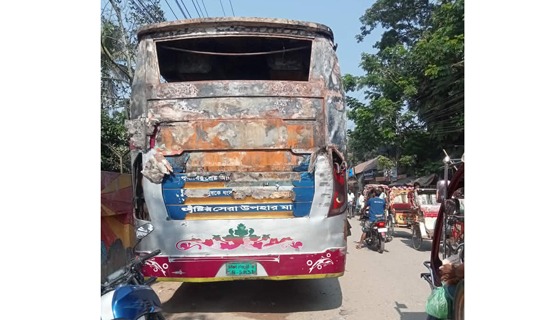 ফুলবাড়ীয়ায় বাসে আগুন দেওয়ায় ঘটনায় আ’লীগ নেতা গ্রেপ্তার