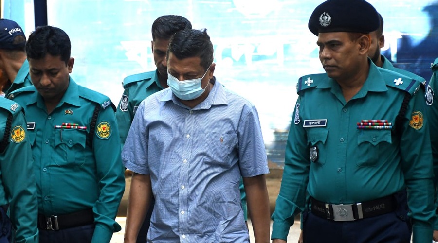 মাথা নিচু করে ট্রাইব্যুনালে ঢ়ুকলেন সাবেক আইজিপি মামুন