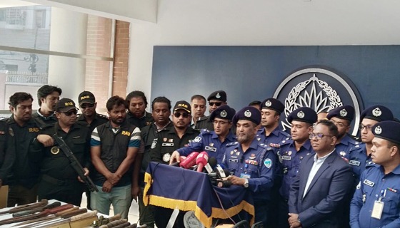 রাউজানে যৌথ অভিযান: এবার মিলল বিপুল অস্ত্র-গুলি, গ্রেপ্তার ৫