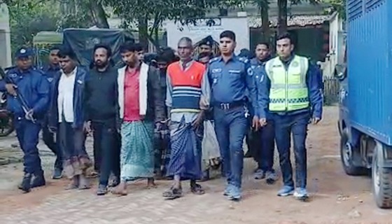 চাঁপাইনবাবগঞ্জে পুলিশের অভিযানে গ্রেপ্তার ৪০