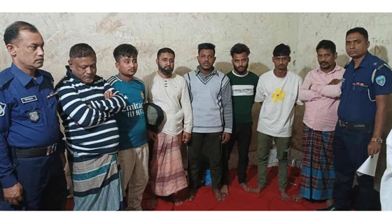 কুমিল্লায় ওয়ারেন্টভুক্ত আসামি ধরতে গিয়ে পুলিশের ওপর হামলা, গ্রেফতার ১১