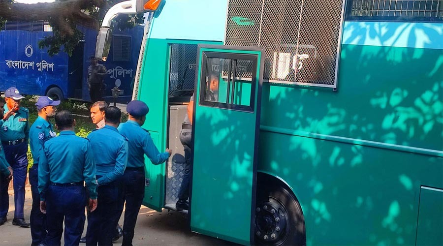 রামপুরায় ২৮ জনকে হত্যার অভিযোগে ট্রাইব্যুনালে দুই সেনা কর্মকর্তা হাজির