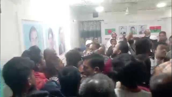 রাজশাহী নগরীতে বিএনপির দুই গ্রুপের সংঘর্ষ, ককটেল বিস্ফোরণ
