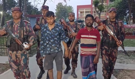 বাজিতপুরে সীমান্তে ১০টা স্বর্ণের বার ও ভারতীয় নাগরিকসহ গ্রেফতার ২