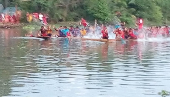 তালার দলুয়া শালিকা নদীতে ঐতিহ্যবাহী নৌকা বাইচ প্রতিযোগিতা