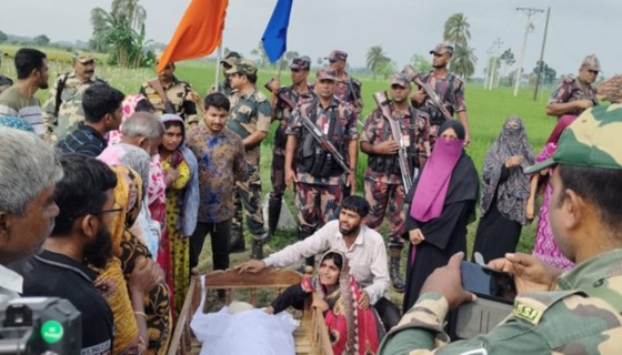 শার্শা সীমান্তের শূন্যরেখায় শেষবারের মতো বাবার মুখ দেখলেন মেয়ে