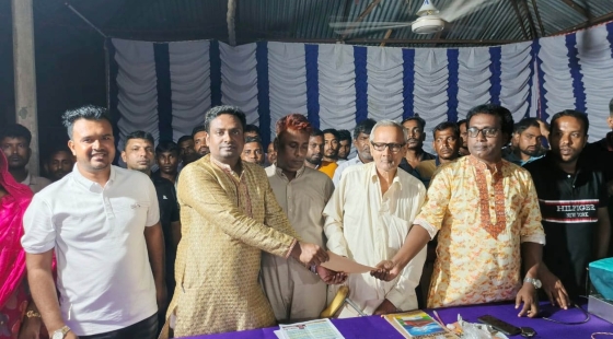 বাঘায় বিএনপি ও ছাত্রদল নেতার পূজা মন্ডব পরিদর্শন ও অনুদান প্রদান