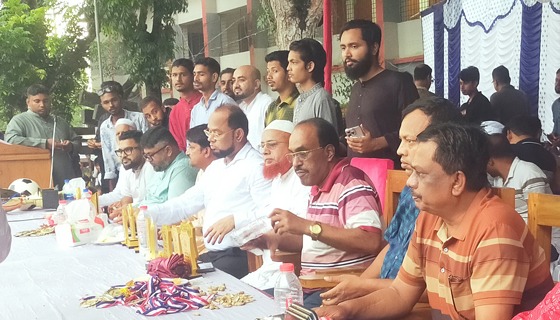 ভালুকায় গরুর জন্য লড়াই