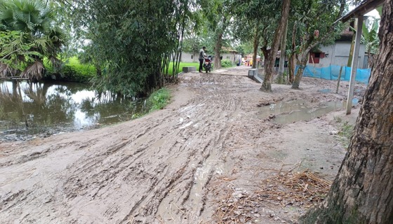 স্বাধীনতার ৫৪ বছরেও পাকা হয়নি ১ কিলোমিটার রাস্তা