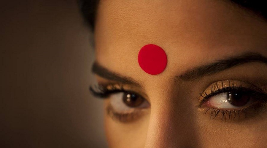 টিপ পড়ছেন? টিপের আঠায় হতে পারে চর্মরোগ