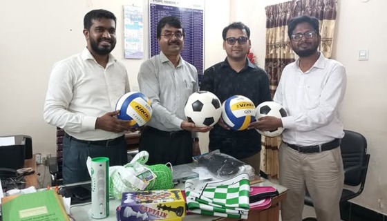 সেনবাগে ১৮টি প্রতিষ্ঠানে ক্রিড়া সামগ্রী বিতরণ