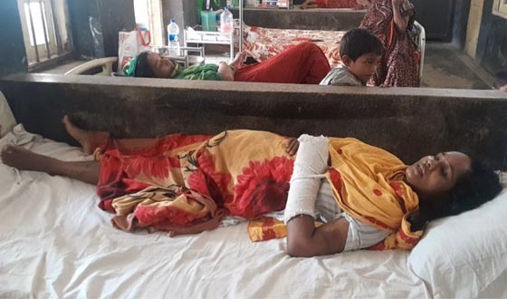 হিজলায় স্বামীর নির্যাতনে গৃহবধূর হাত ভাঙা