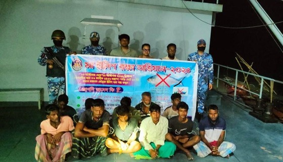 চাঁদপুরের হাইমচরে অবৈধ কারেন্ট জাল ও বোটসহ ১১ জেলে আটক