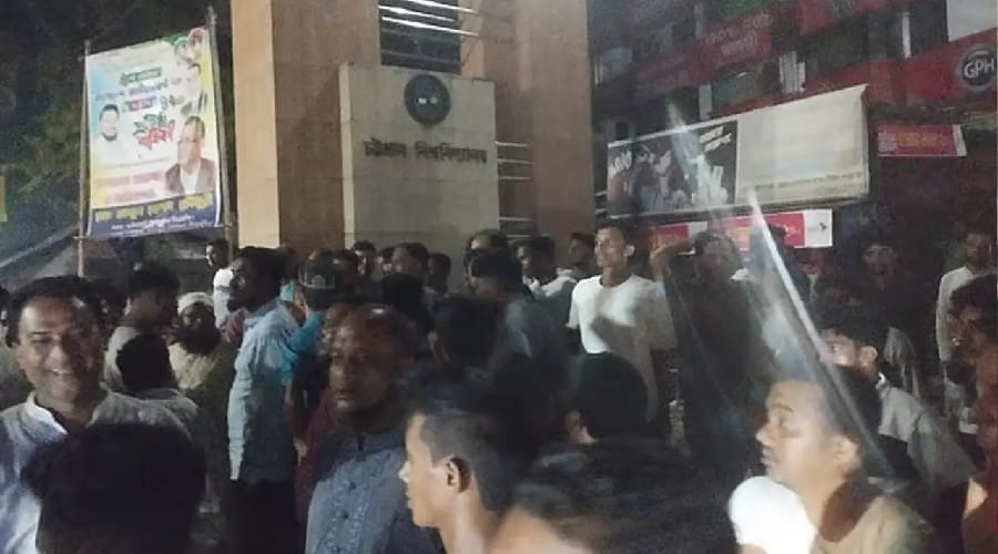 চবিতে চাকসু নির্বাচনকে ঘিরে উত্তেজনা, মুখোমুখি ছাত্রদল-শিবির