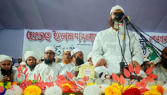আমাদের সন্তানদের রক্তের ওপর দাঁড়িয়ে রাজনীতি করতে চাই না: মামুনুল হক