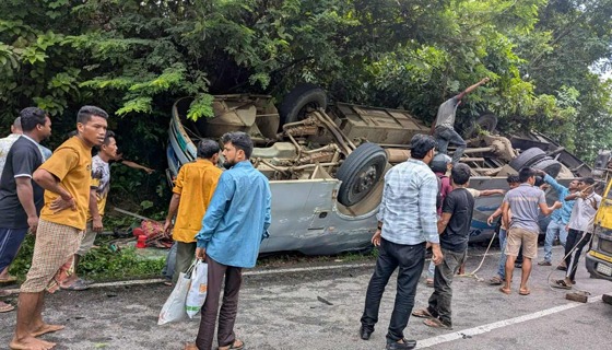 খাগড়াছড়িতে বাস উল্টে নিহত ২