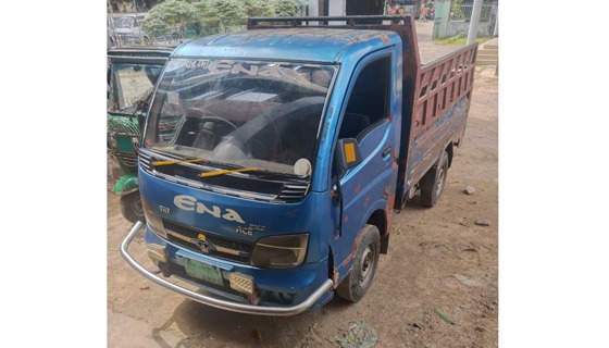 কক্সবাজারে পুলিশের অভিযান, মদ ও ট্রাক জব্দ