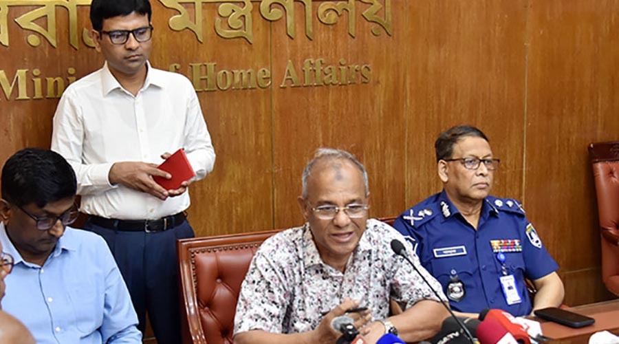 অগ্নিকাণ্ড নাশকতা কি না তদন্তেই জানা যাবে: স্বরাষ্ট্র উপদেষ্টা