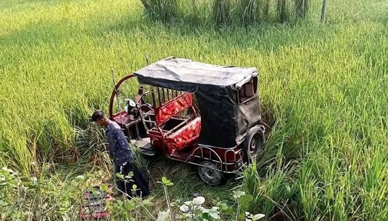 লালমনিরহাটে অটোরিকশা নিয়ন্ত্রণ হারিয়ে ২ জনের মৃত্যু