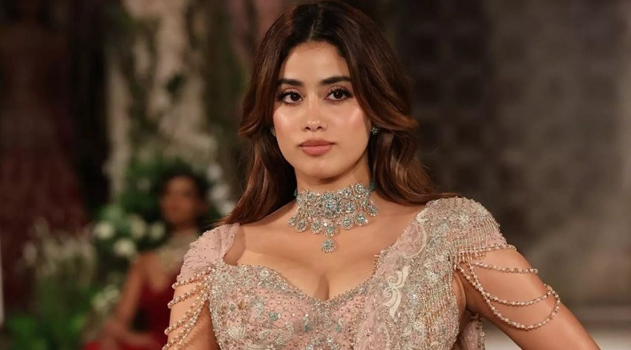 ইন্ডাস্ট্রিতে টিকে থাকতে হলে বোকা হতে হয়: জাহ্নবী